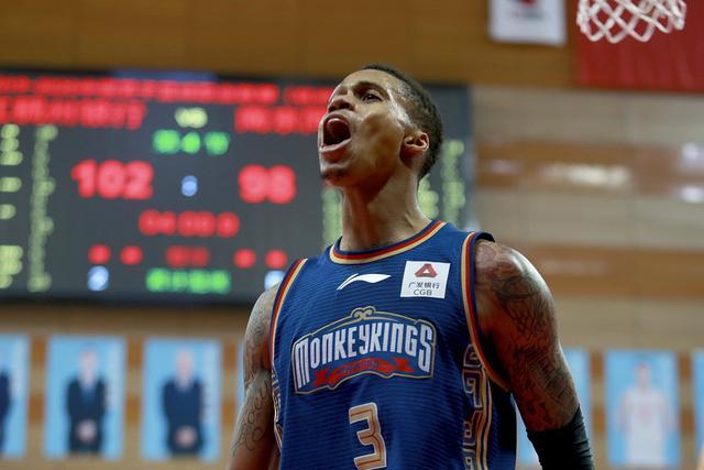 老鹰30分大逆转终结绿军9连胜 尼克斯大胜活塞